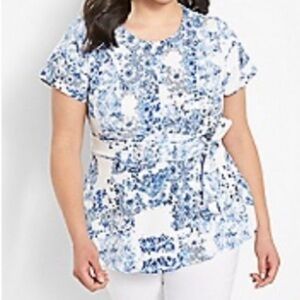 Lane Bryant short sleeved fitted Lena top, size 34/36. Great Condition!